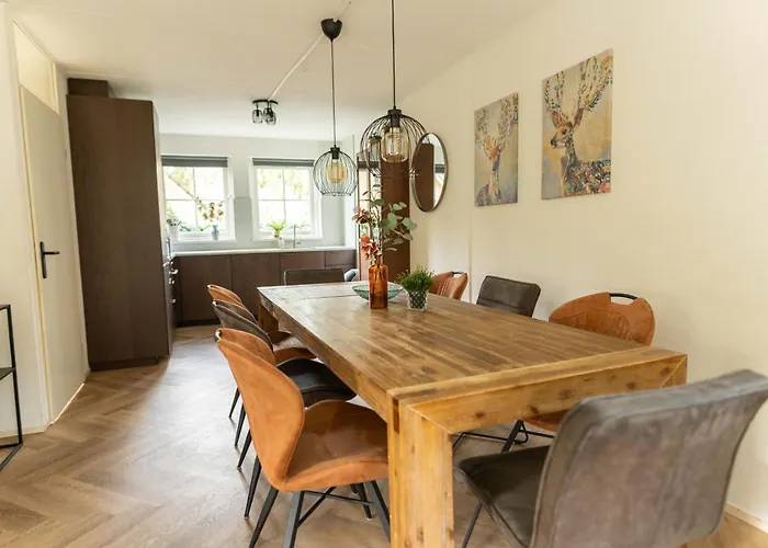 Luxe vakantiehuis in het bos met jacuzzi en sauna