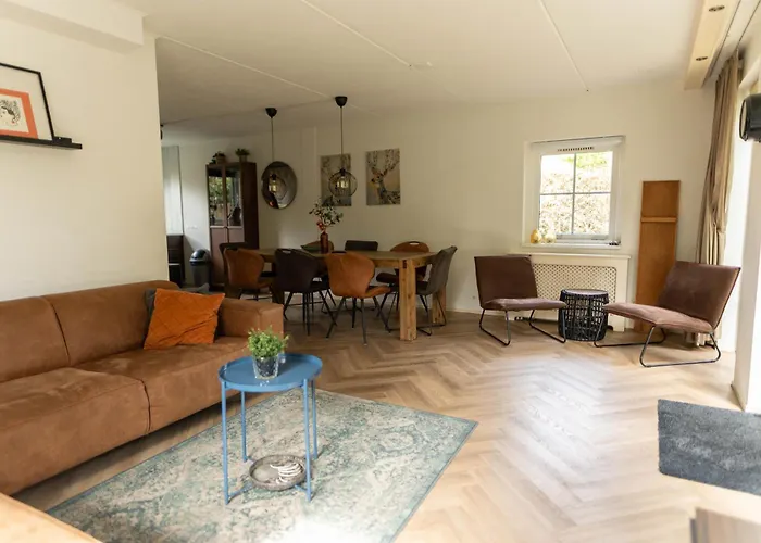 Luxe vakantiehuis in het bos met jacuzzi en sauna